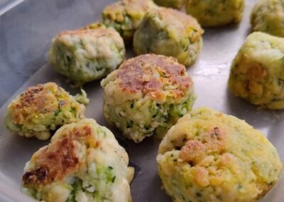 ALBÓNDIGAS DE BRÓCOLI, CALABACÍN Y TOFU